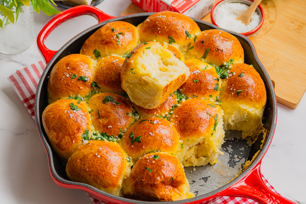 Petits pains au fromage ail et herbes (Pull-apart buns)